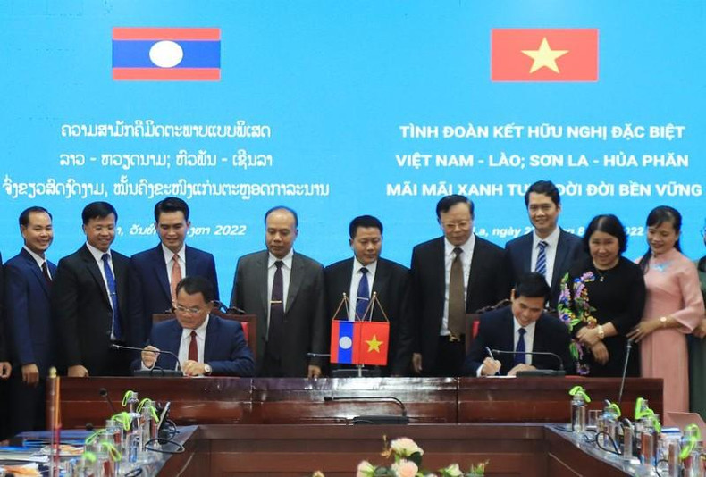 En el acto de firma de cooperación entre Son La y Houaphan. En el acto de firma de cooperación entre Son La y Houaphan.