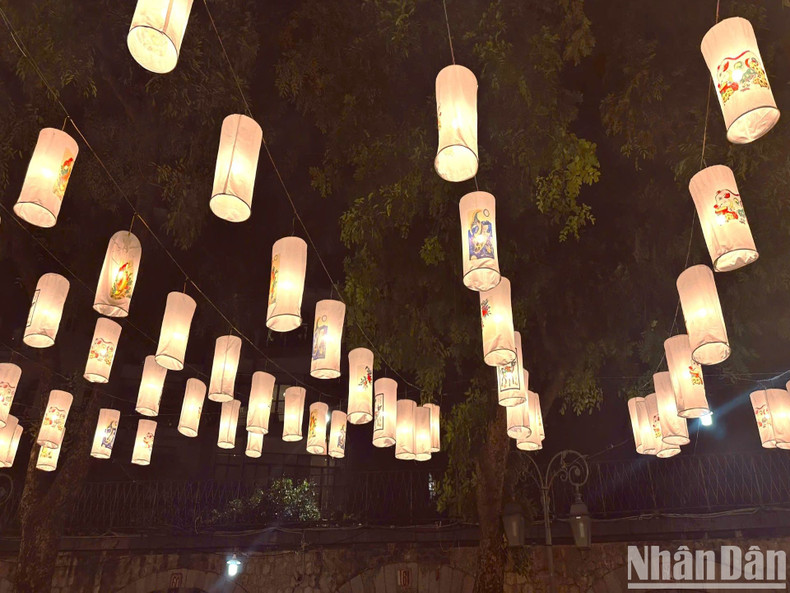 Las calles están engalanadas. Las calles están engalanadas.