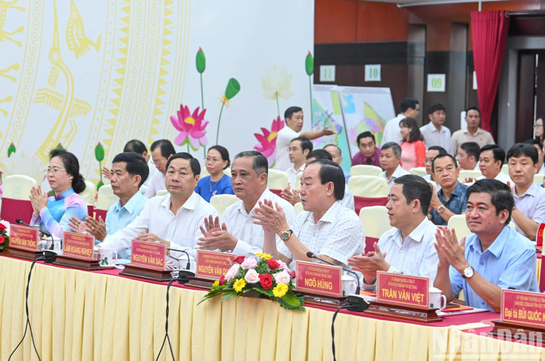 Miembros del gobierno de Soc Trang.