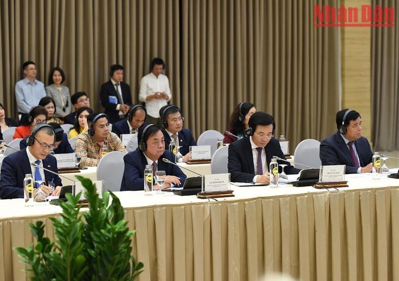 Representantes de los ministerios y sectores de Vietnam. Representantes de los ministerios y sectores de Vietnam.