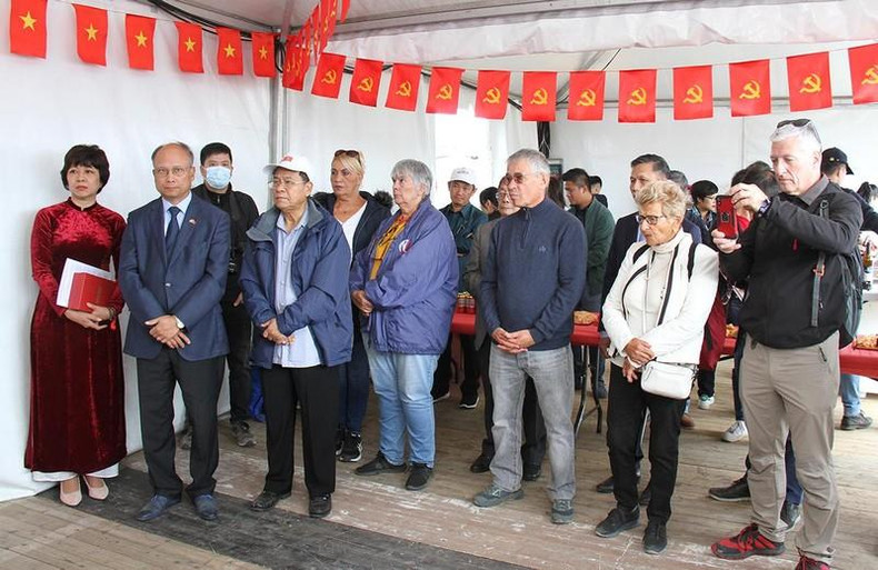 Delegados franceses e internacionales en el acto. (Fotografía: Nhan Dan) Delegados franceses e internacionales en el acto. (Fotografía: Nhan Dan)