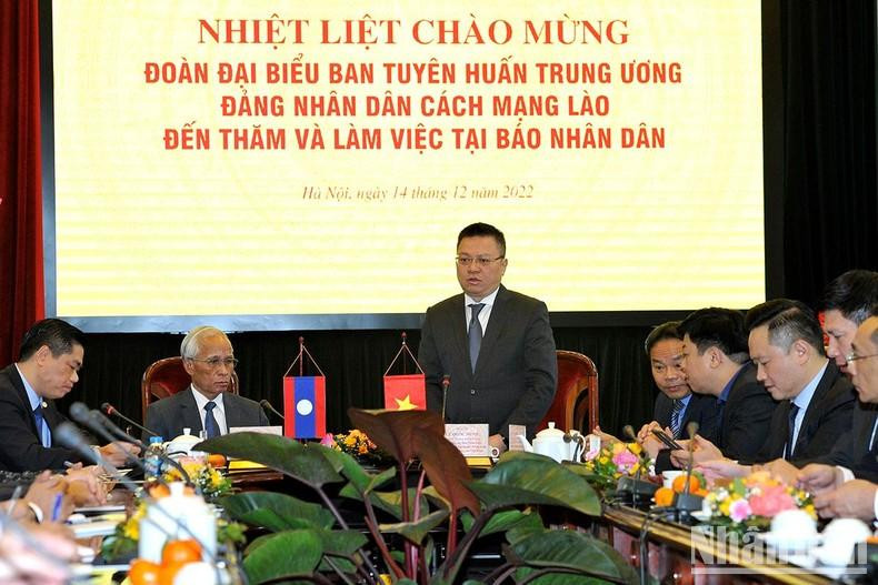 Le Quoc Minh, miembro del Comité Central del PCV y subjefe de su Comisión de Comunicación y Educación, presidente-redactor de Nhan Dan y titular de la Asociación de Periodistas Vietnamitas, en su discurso. Le Quoc Minh, miembro del Comité Central del PCV y subjefe de su Comisión de Comunicación y Educación, presidente-redactor de Nhan Dan y titular de la Asociación de Periodistas Vietnamitas, en su discurso.