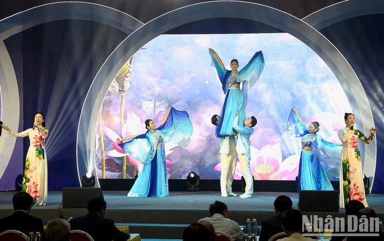 Una actuación artística en la cita. Una actuación artística en la cita.