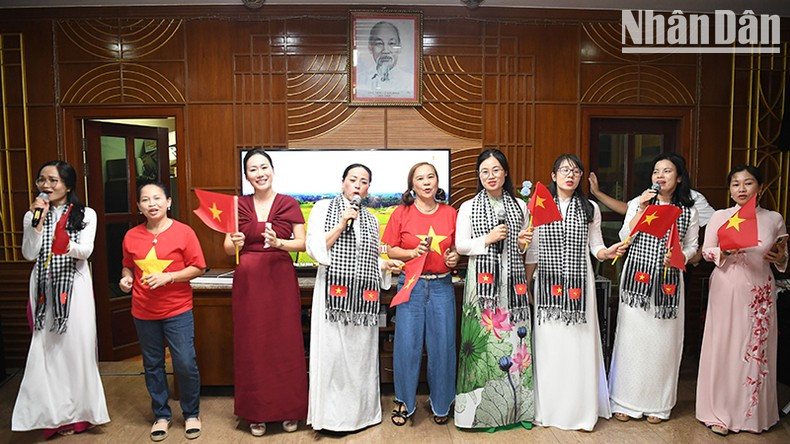 Una actuación artística en el evento.