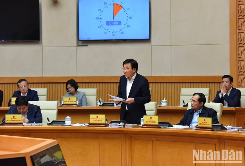 El ministro y jefe de la Oficina Gubernamental, Tran Van Son.