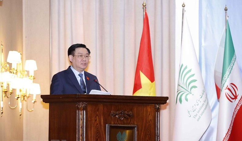 El presidente de la Asamblea Nacional de Vietnam pronuncia el discurso.