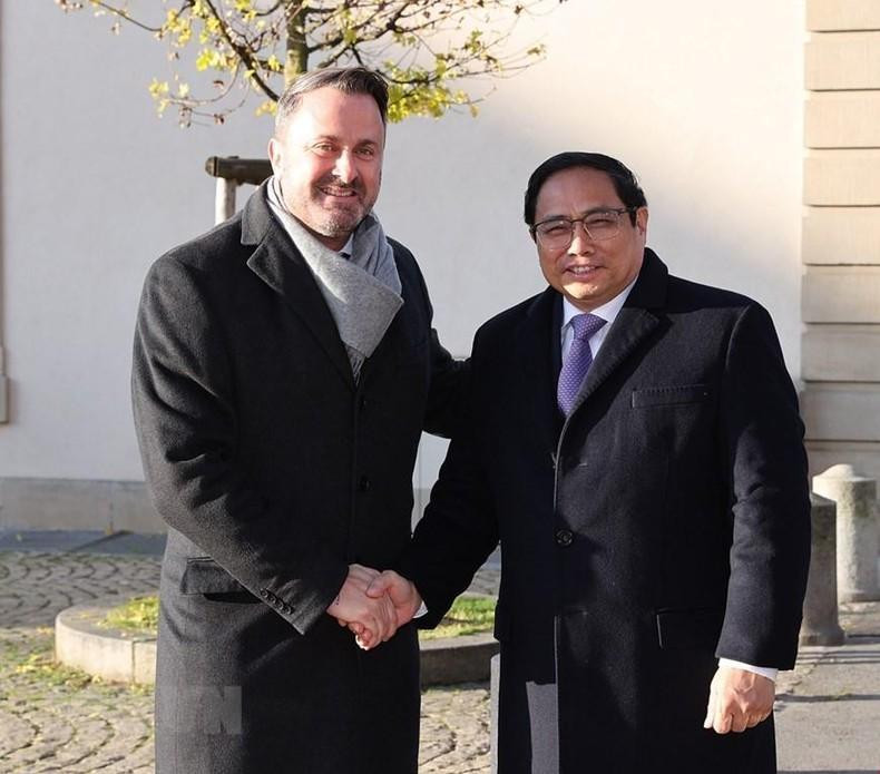 El primer ministro de Luxemburgo, Xavier Bettel (izquierda), recibe a su par vietnamita. El primer ministro de Luxemburgo, Xavier Bettel (izquierda), recibe a su par vietnamita.