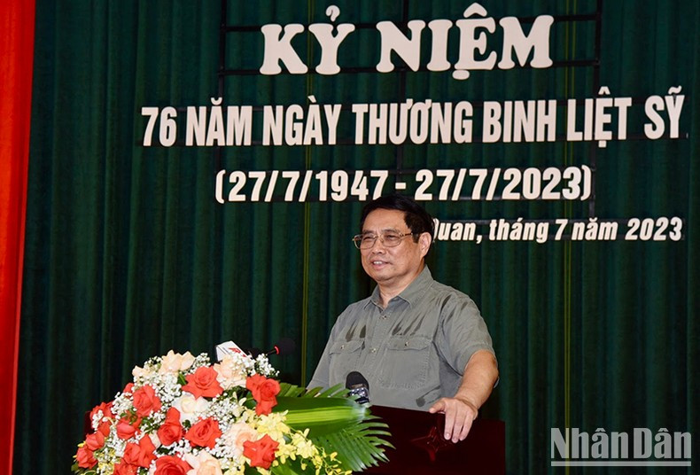 El jefe de Gobierno interviene en la reunión.