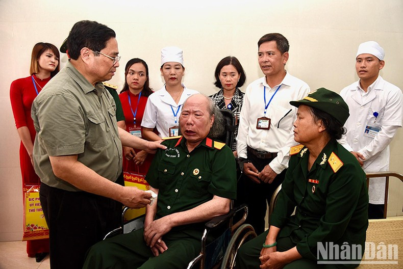 El dirigente alabó emocionado los sacrificios de las generaciones antecesoras por la causa revolucionaria de la Patria.