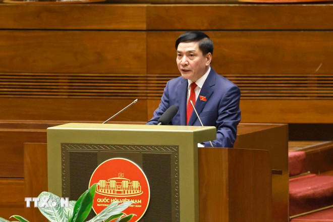 El secretario general de la Asamblea Nacional y jefe de la Oficina Parlamentaria, Bui Van Cuong, interviene en la ceremonia. El secretario general de la Asamblea Nacional y jefe de la Oficina Parlamentaria, Bui Van Cuong, interviene en la ceremonia.