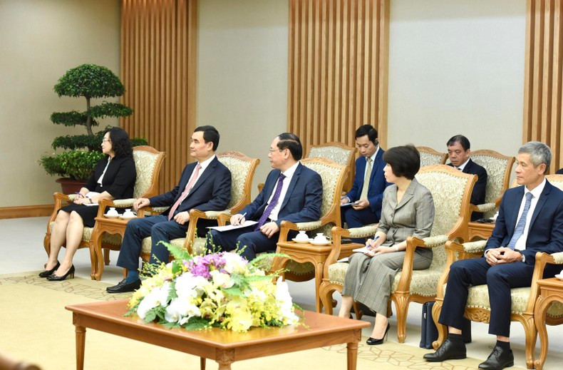 Representantes del Gobierno vietnamita en la cita.