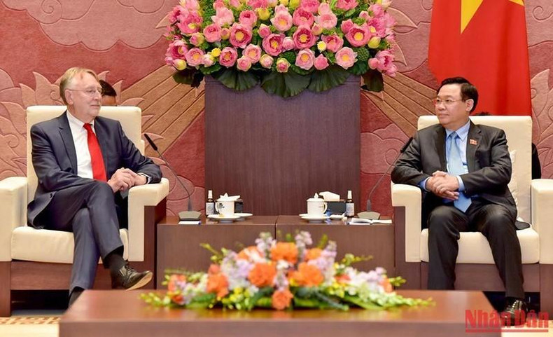 Presidente del Parlamento vietnamita recibe a titular comercial del Parlamento Europeo ảnh 3 Presidente del Parlamento vietnamita recibe a titular comercial del Parlamento Europeo ảnh 3