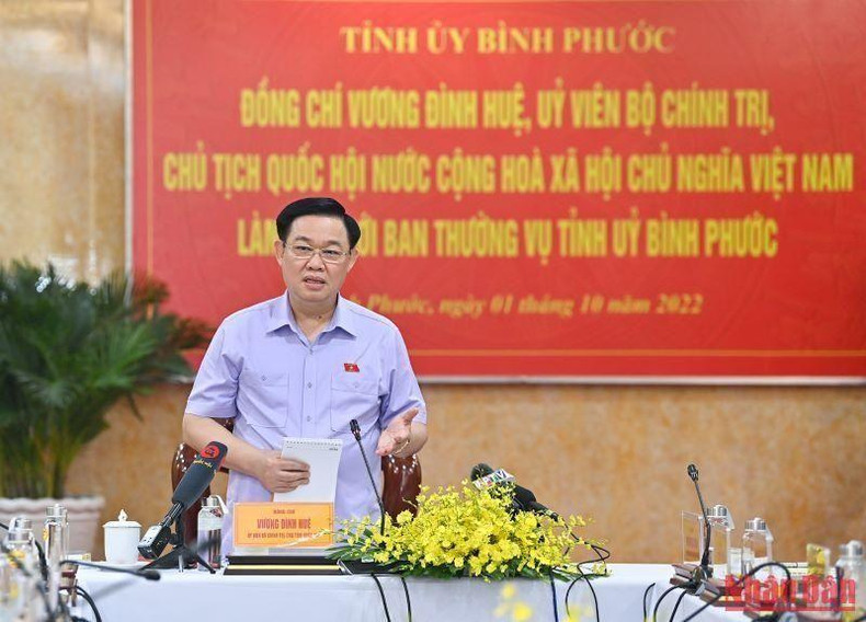 Dinh Hue concluye la reunión. Dinh Hue concluye la reunión.