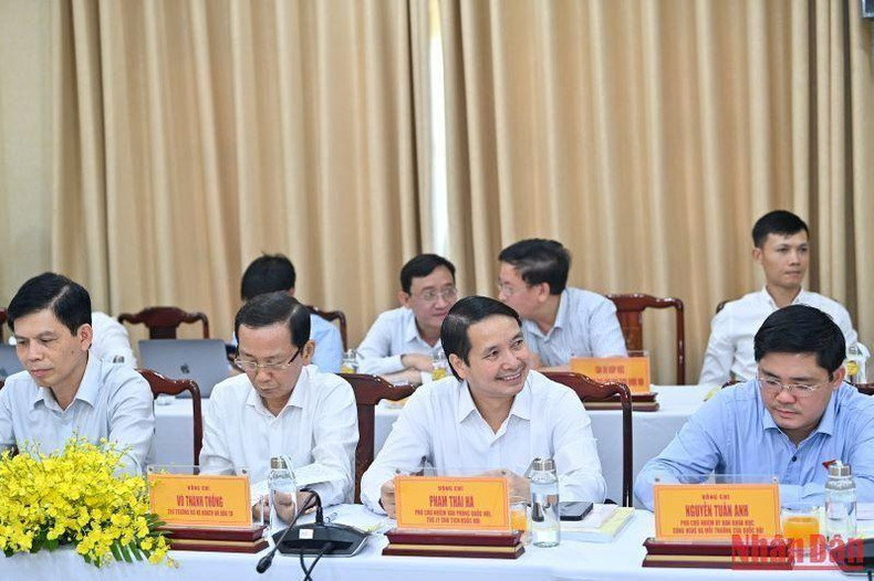 Delegados de las Comisiones de la Asamblea Nacional, ministerios, departamentos y sectores. Delegados de las Comisiones de la Asamblea Nacional, ministerios, departamentos y sectores.