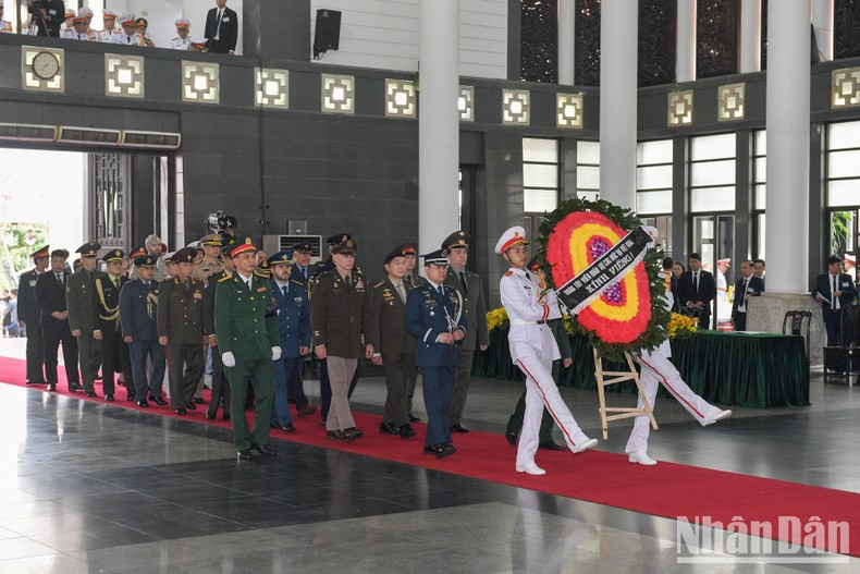 La delegación de agregados militares de países acreditados en Vietnam. La delegación de agregados militares de países acreditados en Vietnam.