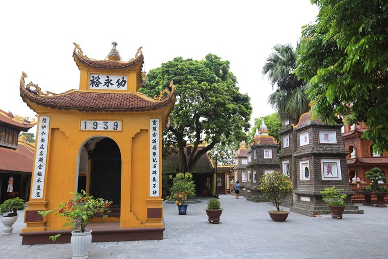 La sala de colocar las estelas de piedras en la pagoda de Tran Quoc. La sala de colocar las estelas de piedras en la pagoda de Tran Quoc.