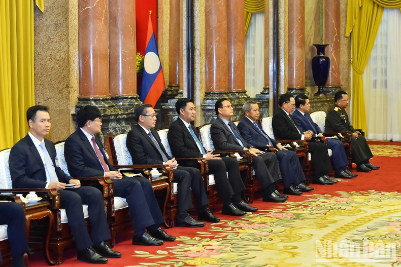 Miembros de la delegación laosiana. Miembros de la delegación laosiana.