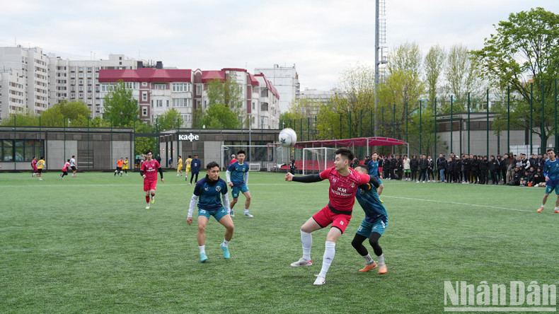 El torneo contó con la participación de cinco equipos. En el partido inaugural lidiaron FC Hai Phong (de camiseta roja) y FC Pavilon.