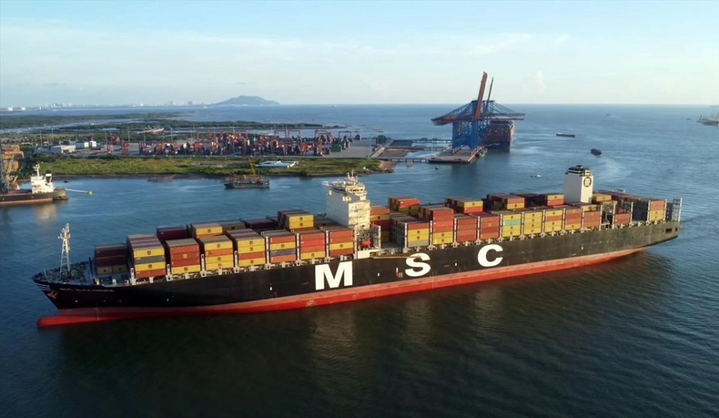 Barcos de la mayor compañía naviera del mundo, MSC, frecuentemente llegan al complejo portuario de Cai Mep-Thi Vai en la provincia de Ba Ria-Vung Tau. Barcos de la mayor compañía naviera del mundo, MSC, frecuentemente llegan al complejo portuario de Cai Mep-Thi Vai en la provincia de Ba Ria-Vung Tau.