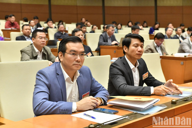Participantes en la reunión en Hanói.