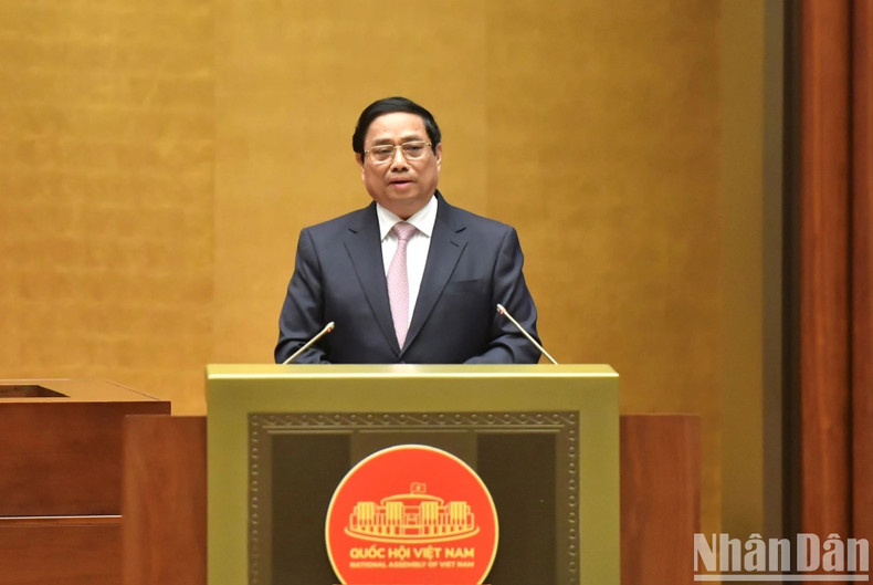 El primer ministro, Pham Minh Chinh, diserta sobre el tema "Continuar renovando y mejorando la calidad de las políticas sociales, para cumplir los requisitos de la empresa de construcción y defensa de la Patria en el nuevo período".