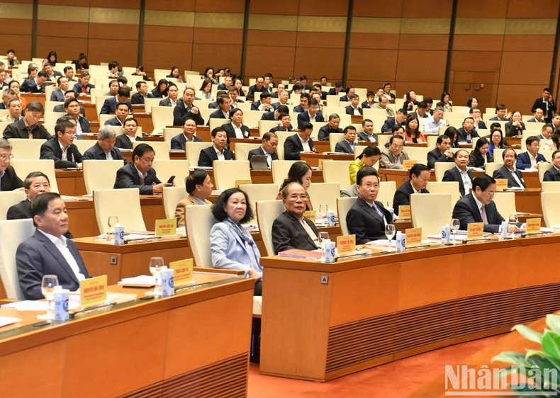 Asisten al simposio dirigentes actuales y anteriores del Estado y del Partido.