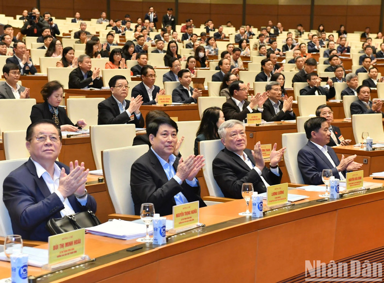 Asisten al simposio dirigentes actuales y anteriores del Estado y del Partido.