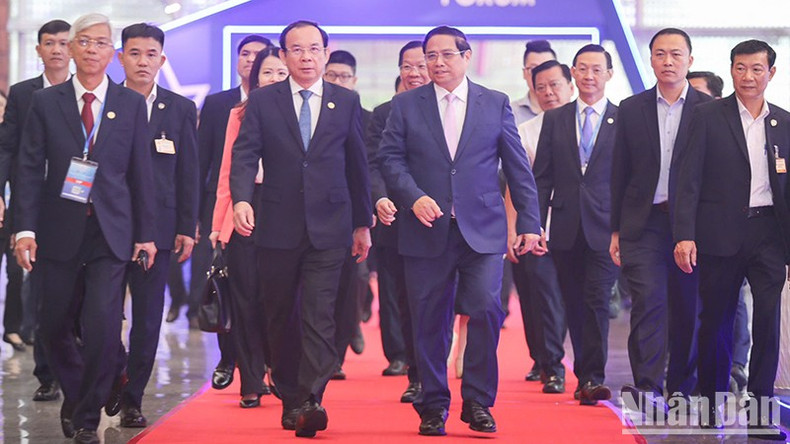 El jefe de Gobierno llega al lugar del evento, inaugurado hoy en la sureña Ciudad Ho Chi Minh.