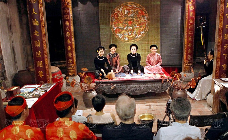 Actualmente, Vietnam propone el arte del canto "Xam" del Norte del país, incluido Hanói, para su inclusión en la lista del Patrimonio Cultural Inmaterial de la Unesco. Actualmente, Vietnam propone el arte del canto "Xam" del Norte del país, incluido Hanói, para su inclusión en la lista del Patrimonio Cultural Inmaterial de la Unesco.