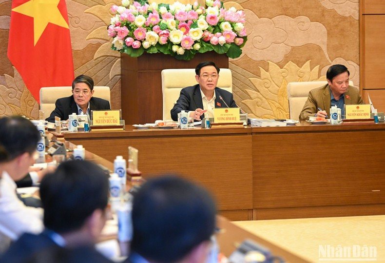 El jefe del Legislativo interviene en la cita.