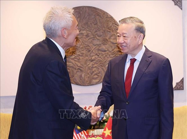 To Lam y Dato’ Lin Yun Ling. To Lam y Dato’ Lin Yun Ling.