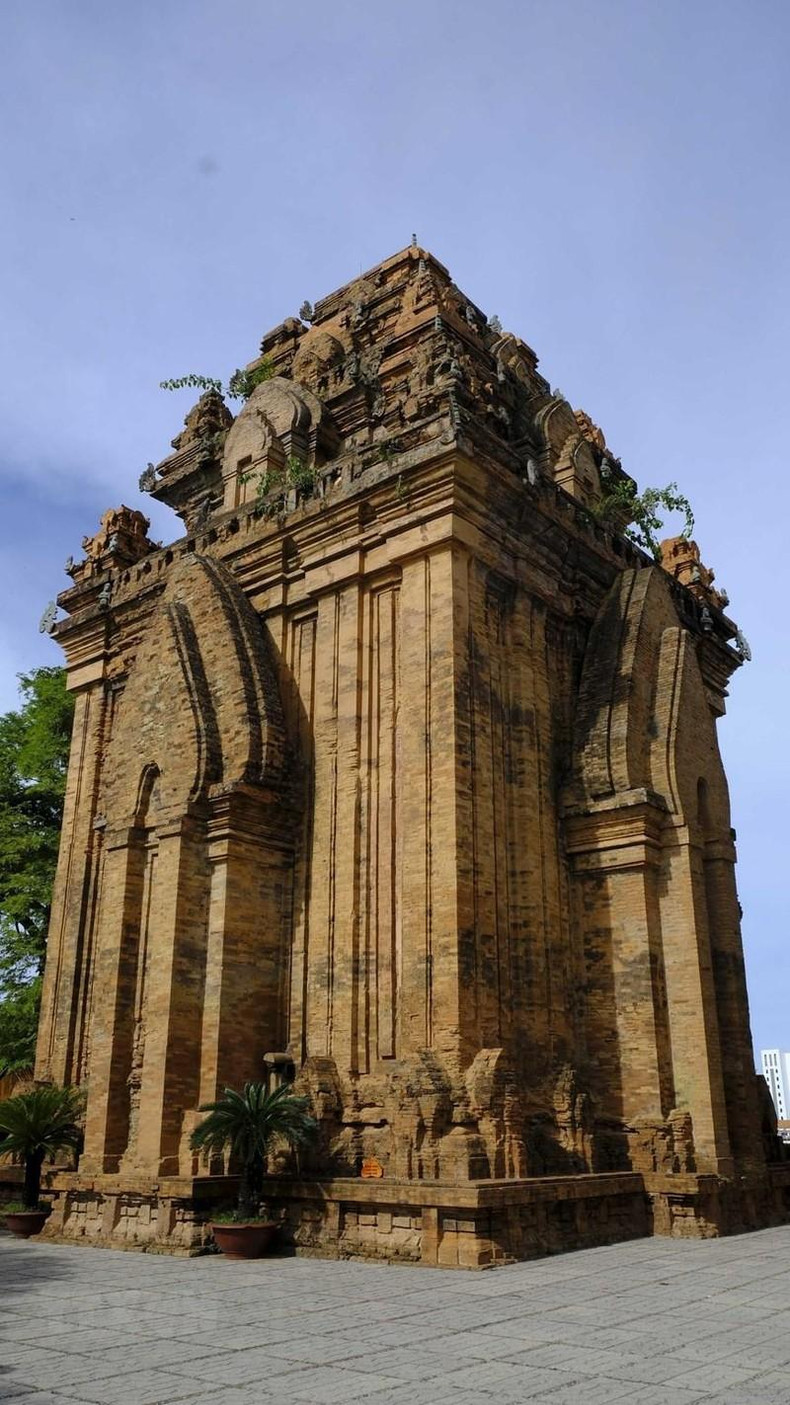 El lado posterior de las Torres. (Fotografía: VNA) El lado posterior de las Torres. (Fotografía: VNA)