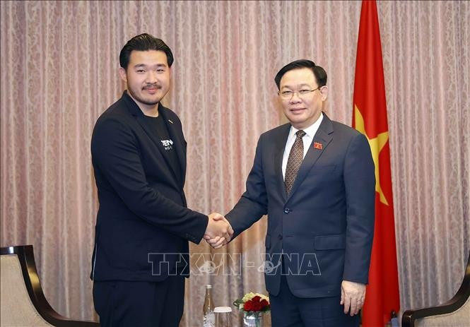 El dirigente vietnamita se reúne con el vicepresidente del grupo Modena Michael Jizhar. (Fotografía: VNA)