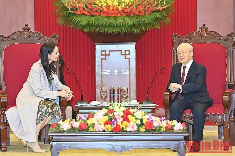 Se evalúa que la presencia de Ardern en Vietnam contribuirá a fortalecer las buenas relaciones entre los dos países.