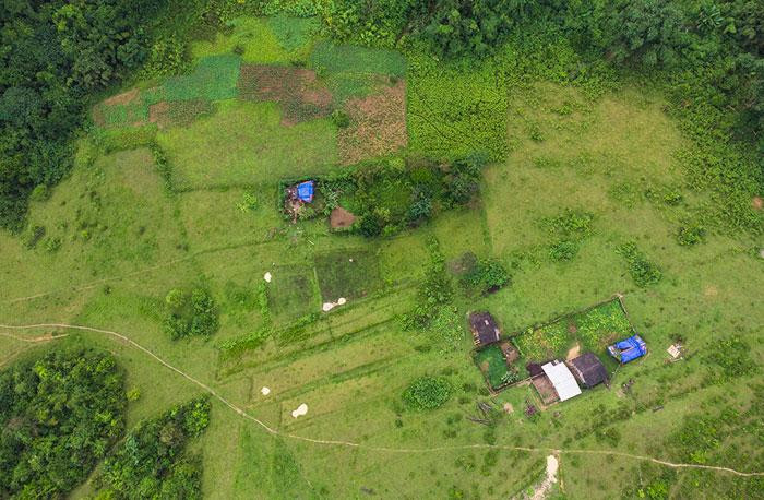 En lo más recóndito del valle, los lugareños instalan palafitos como refugio cuando pastorean ganado o vigilan los cultivos.