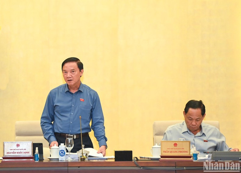 El vicepresidente del Parlamento Nguyen Khac Dinh.