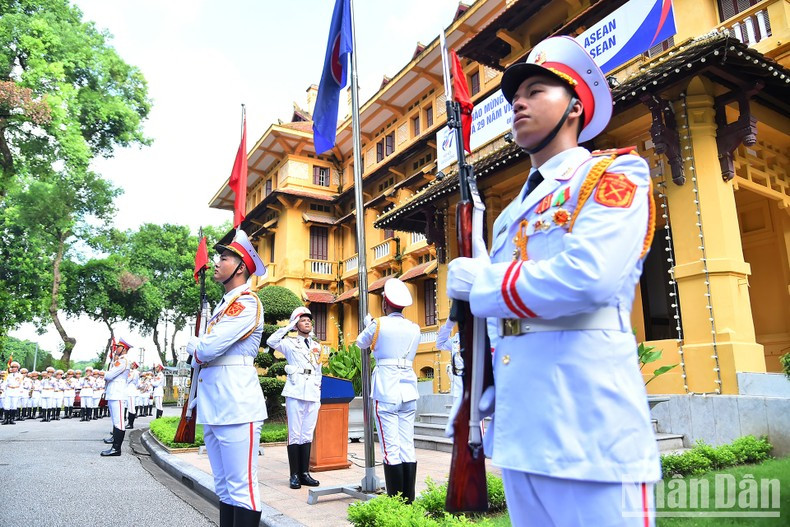 Se ha convertido en tradición el izamiento de bandera de la Asean en sus países miembro cada vez que llega el aniversario de la fundación del bloque (8 de agosto).