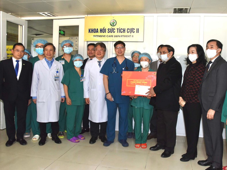 El dirigente felicita por el Año Nuevo Lunar a médicos del mencionado departamento. El dirigente felicita por el Año Nuevo Lunar a médicos del mencionado departamento.