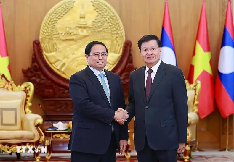 El primer ministro de Vietnam, Pham Minh Chinh, y el secretario general del Partido Popular Revolucionario y presidente de Laos, Thongloun Sisoulith. (Fotografía: VNA) El primer ministro de Vietnam, Pham Minh Chinh, y el secretario general del Partido Popular Revolucionario y presidente de Laos, Thongloun Sisoulith. (Fotografía: VNA)