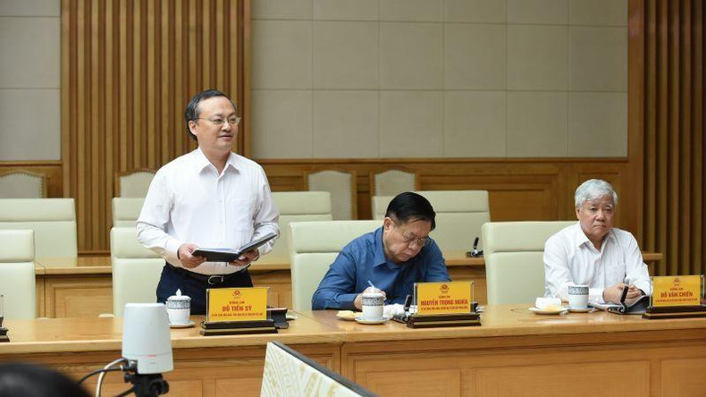 El director general de la Voz de Vietnam, Do Tien Sy, interviene en representación de los medios de información nacionales. El director general de la Voz de Vietnam, Do Tien Sy, interviene en representación de los medios de información nacionales.
