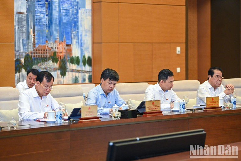 Miembros del Comité Permanente y jefes de las Comisiones de la Asamblea Nacional.