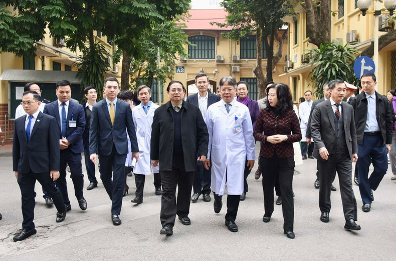 En la ocasión, el jefe de Gobierno asistió al programa “Tet del amor y el compartir”, organizado por el nosocomio para los pacientes que no pueden celebrar el Tet en casa. En la ocasión, el jefe de Gobierno asistió al programa “Tet del amor y el compartir”, organizado por el nosocomio para los pacientes que no pueden celebrar el Tet en casa.