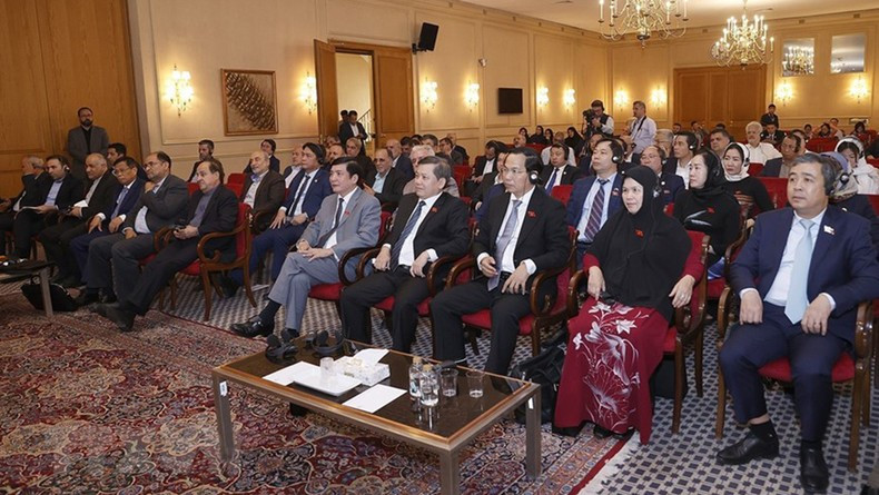 Delegados al programa.