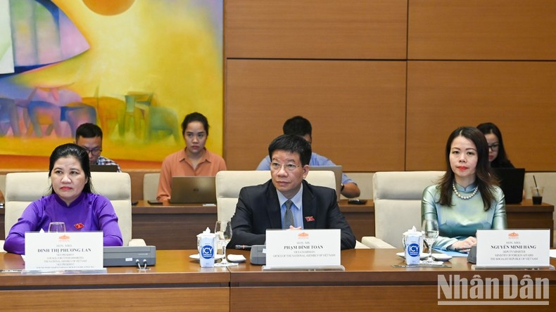 Representantes del país indochino. Representantes del país indochino.