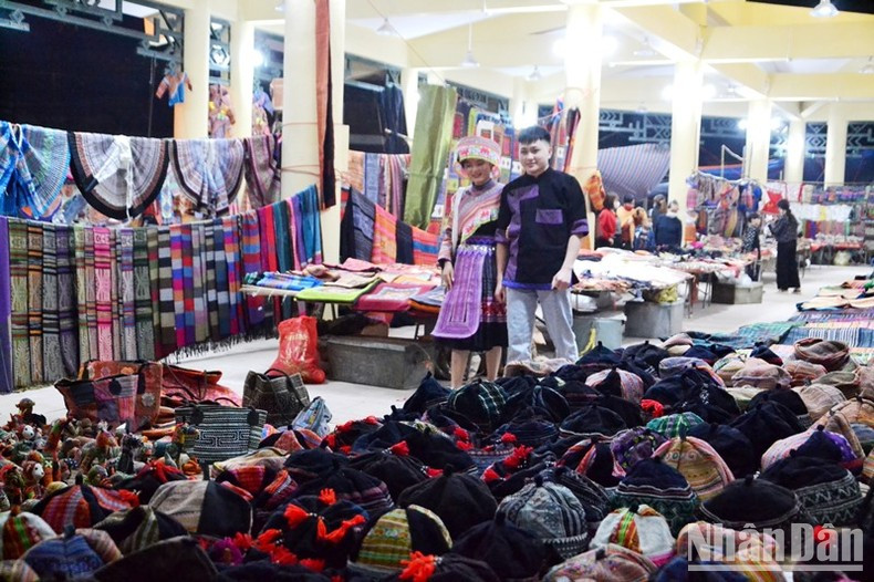 Colorido brocado en Bac Ha.