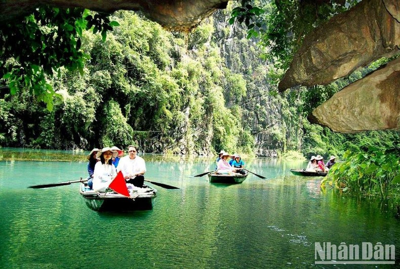 Recorrido a la cascada de Hang Tien.