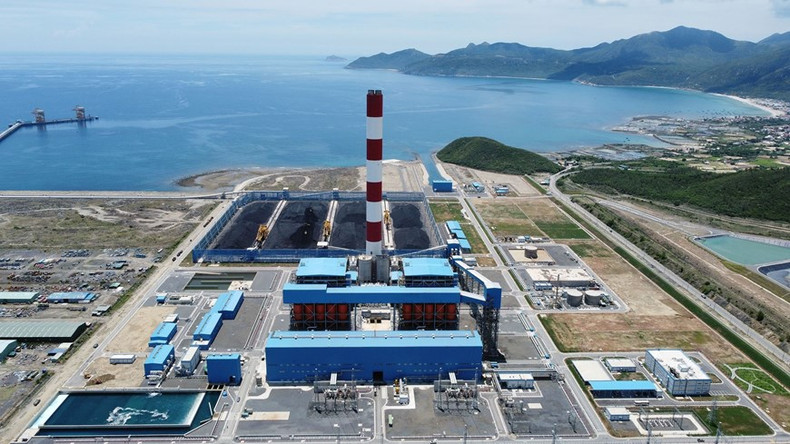 Panorama de la planta termoeléctrica Van Phong 1 BOT y de la estación de 500 kilovatios de Van Phong.