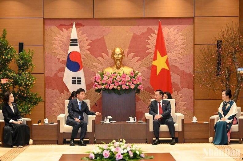 En las conversaciones posteriores a la recepción. En las conversaciones posteriores a la recepción.