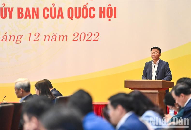 El ministro de Justicia, Le Thanh Long, presenta su ponencia. El ministro de Justicia, Le Thanh Long, presenta su ponencia.