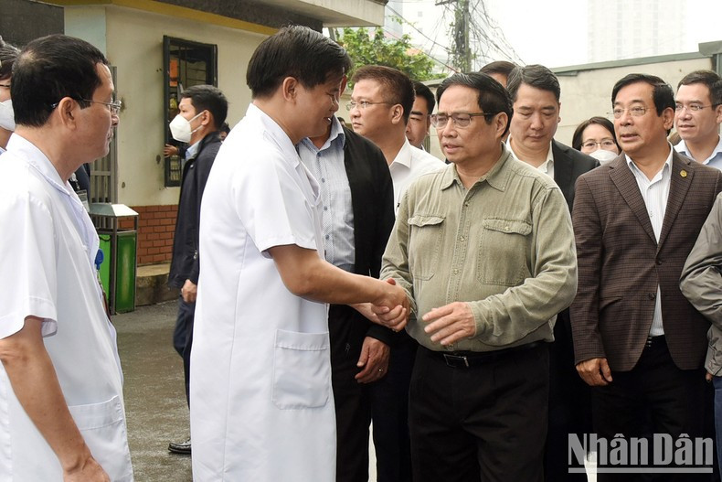 El jefe de Gobierno habla con médicos del nosocomio. El jefe de Gobierno habla con médicos del nosocomio.